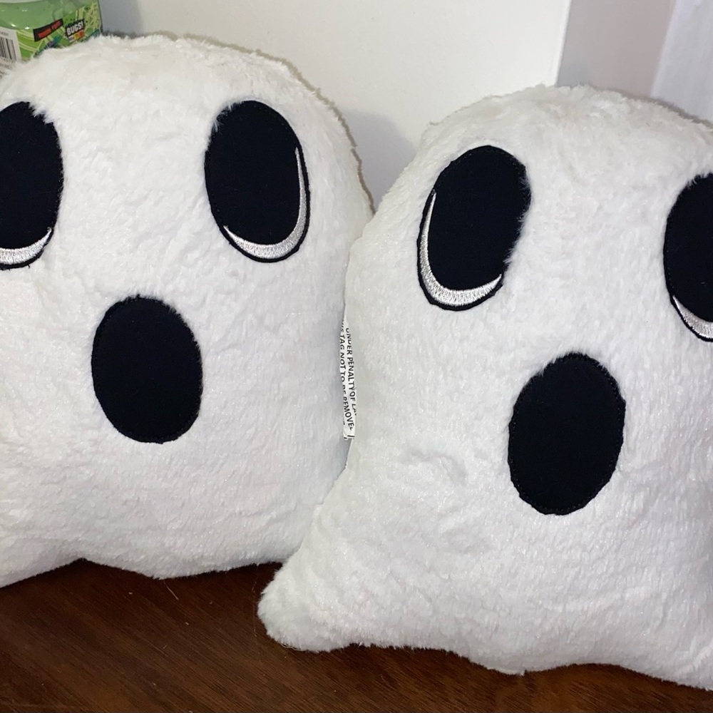 Two ghost pillows - Picture 2 of 2